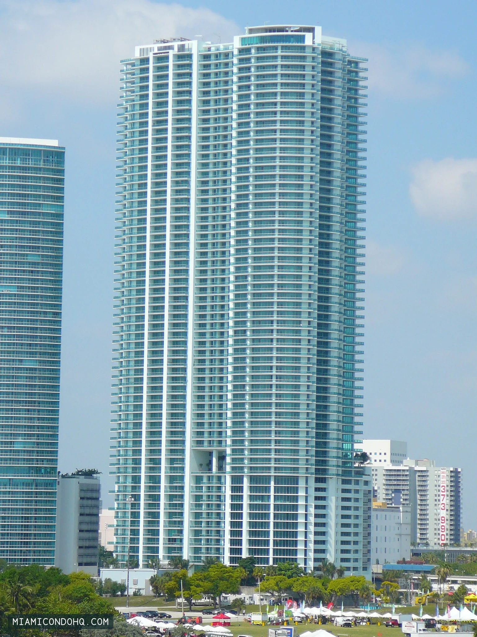 900 Biscayne Bay’s glass tower and stepped balcony facade, photographed on May 17, 2008.