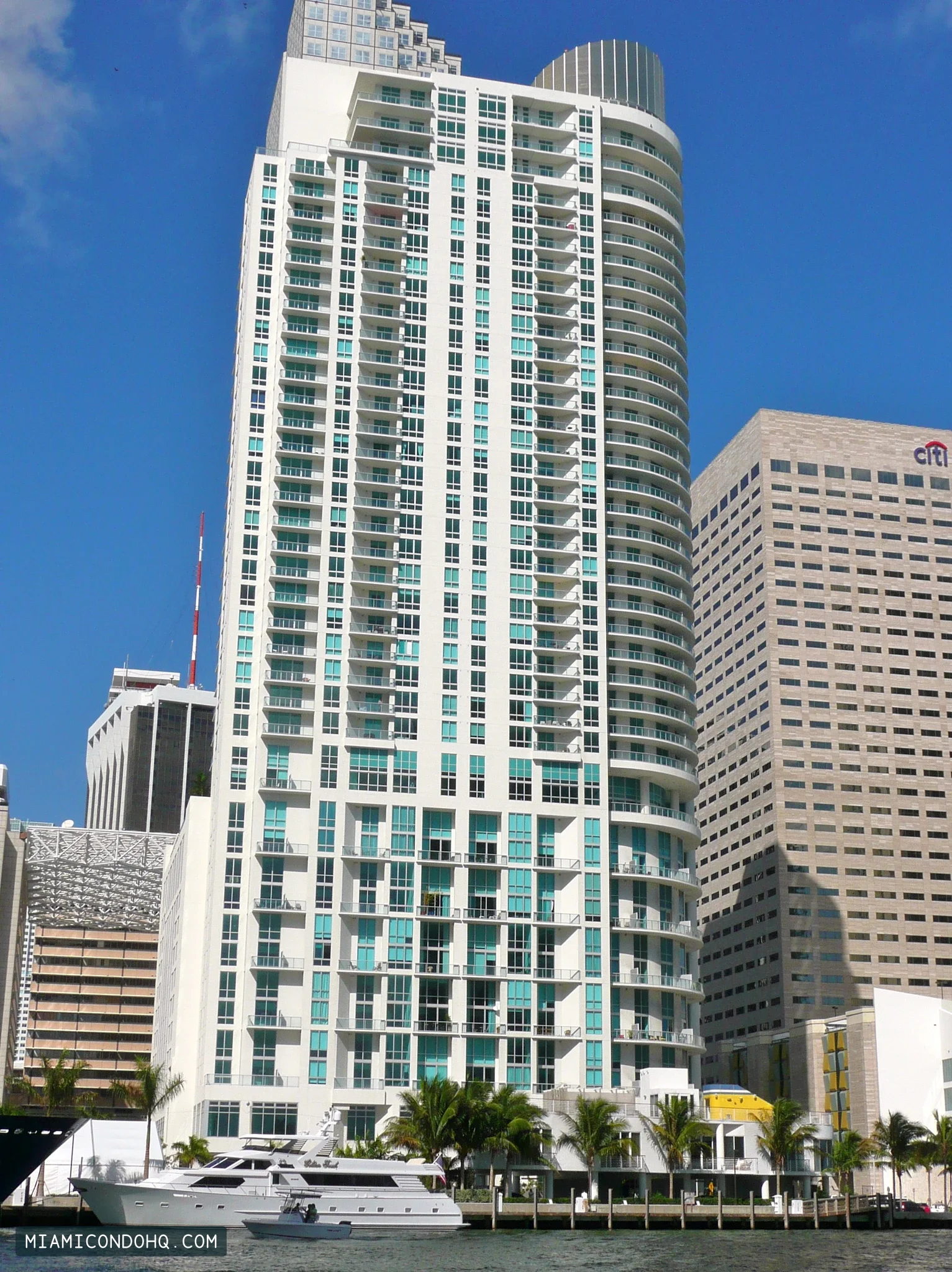 Met 1 beside the Miami River, photographed in February 2010.
