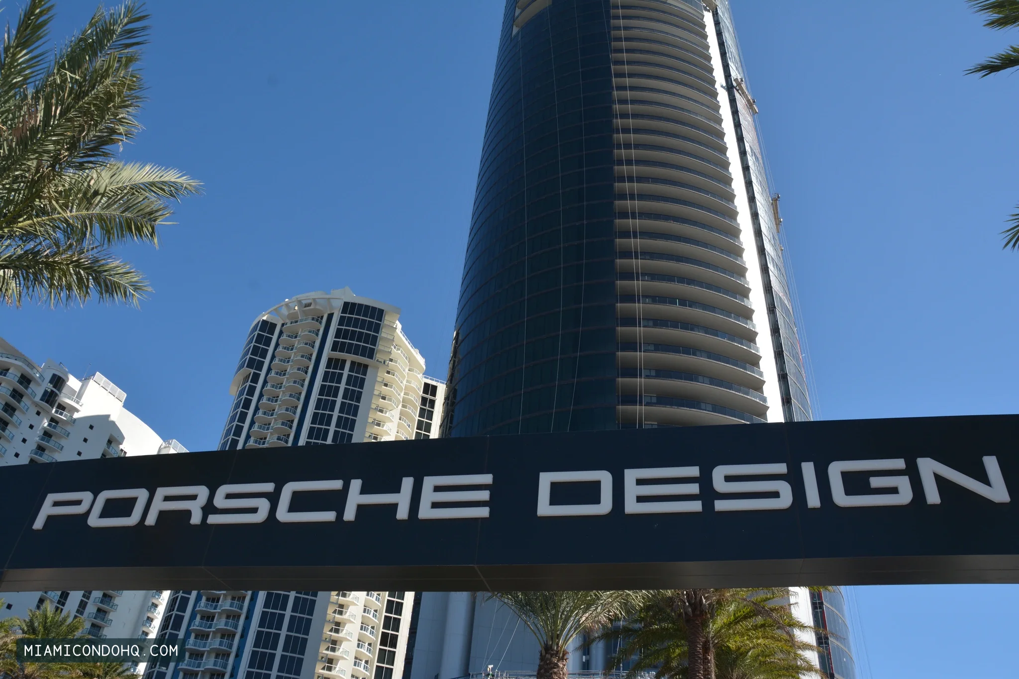 Porsche Design Tower exterior and construction-site sign, photographed 2016-11-21.